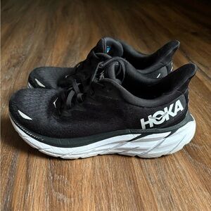 Women’s Hoka Clifton 8 shoes.
